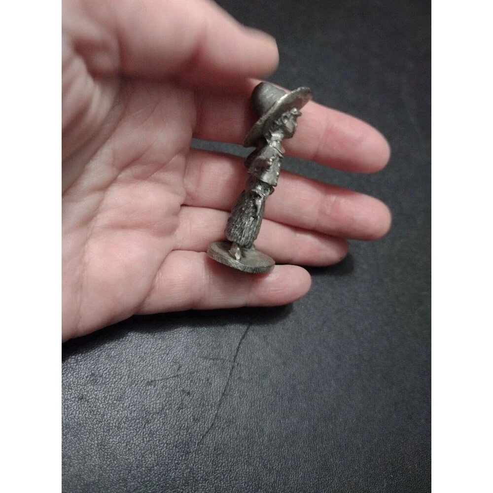 Little Quick Draw pewter figurine